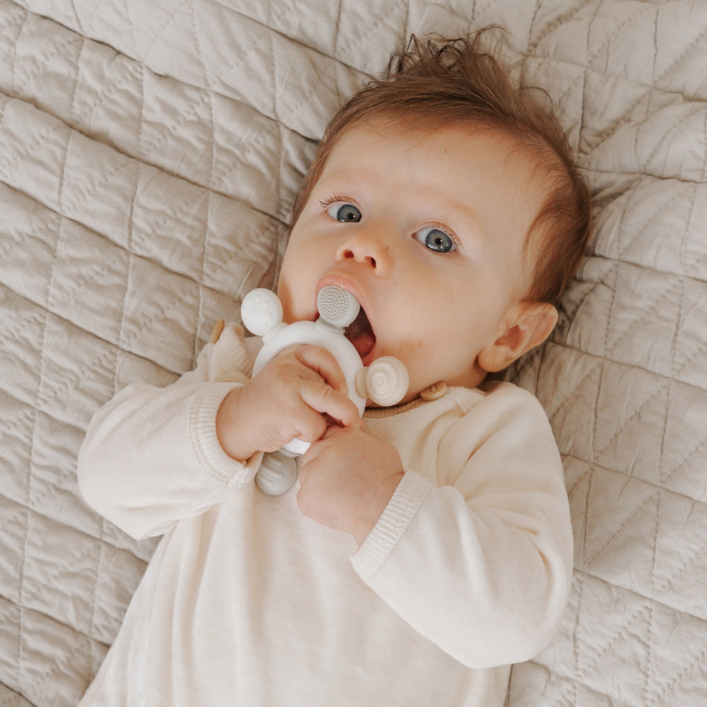 5 consigli per alleviare il dolore dei primi dentini