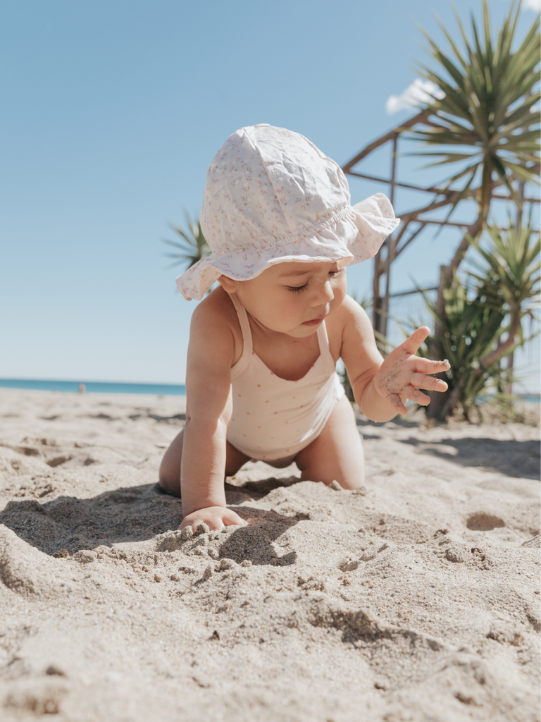 Al mare con un neonato: guida pratica e prodotti utili!